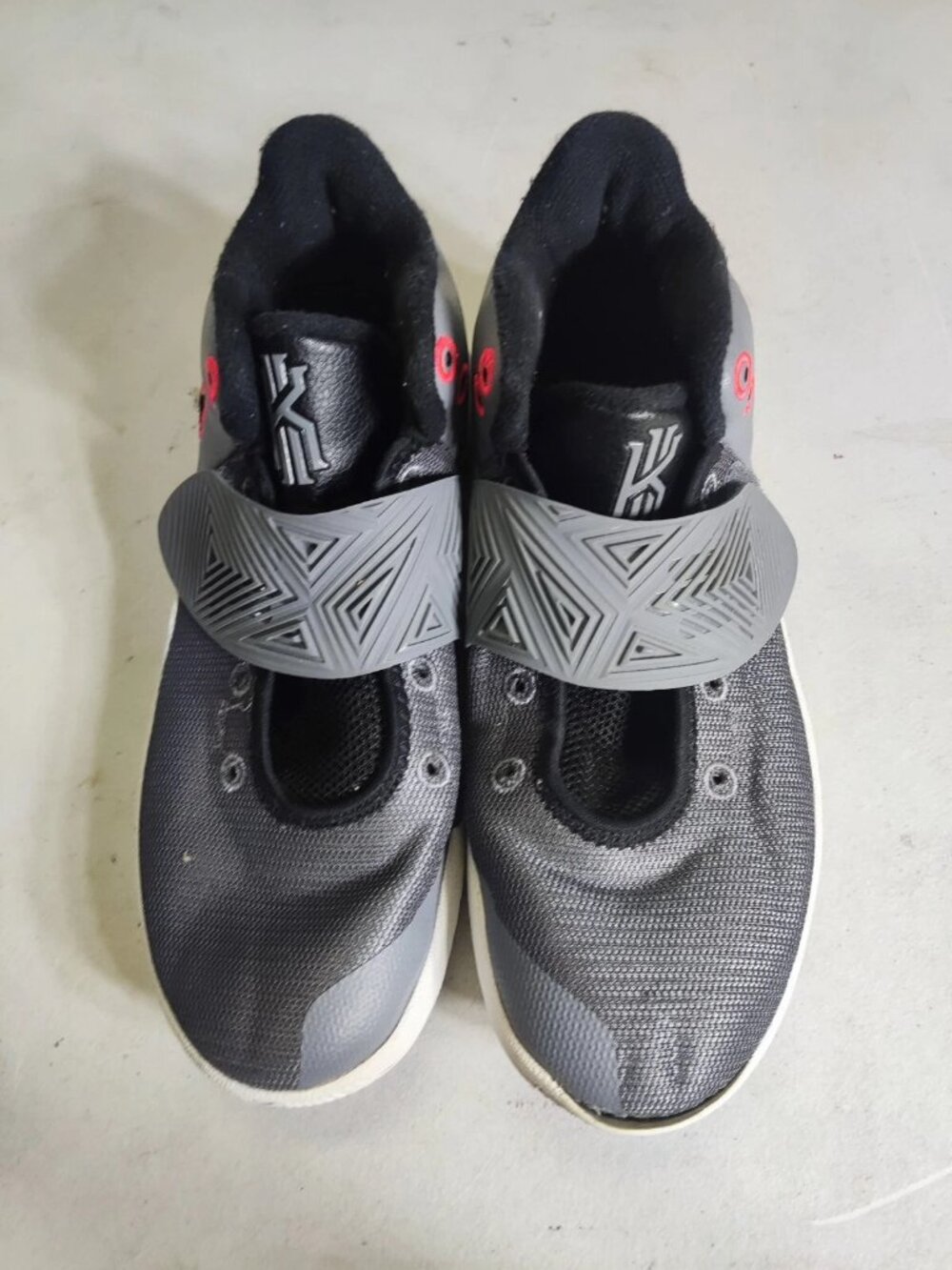 Nike Kyrie Flytrap 3 BQ3060 Gray Basketball Shoes Men's 8.5